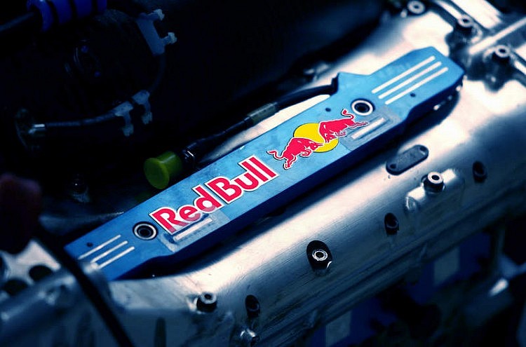 Red Bull не собирается строить собственный двигатель