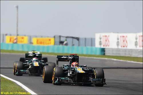 Гонщики Caterham на трассе Гран При Венгрии