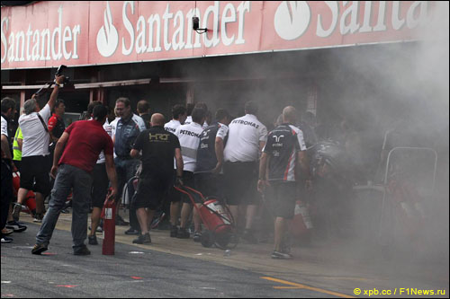 Пожар в боксах Williams