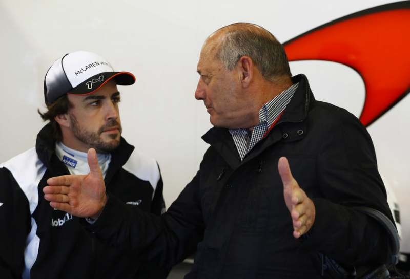 Рон Деннис: FIA совершила ошибку, не допустив Алонсо к гонке