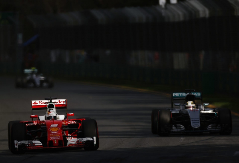 Льюис Хэмилтон: Хочу бороться на трассе с Ferrari