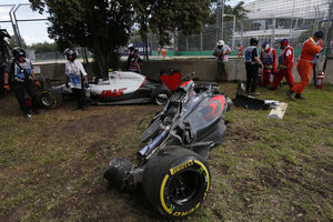McLaren: Сиденье в машине Алонсо треснуло, но не сломалось