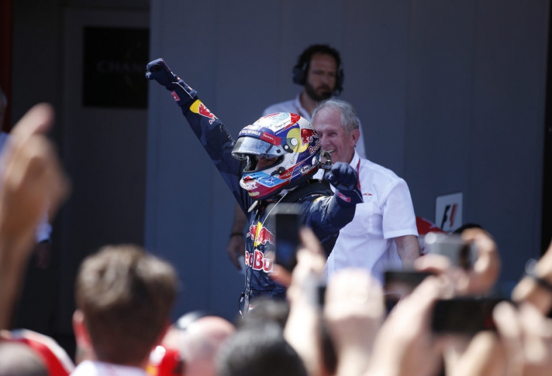 Драма в Испании: Сход обоих Mercedes, победа Макса Ферстаппена!