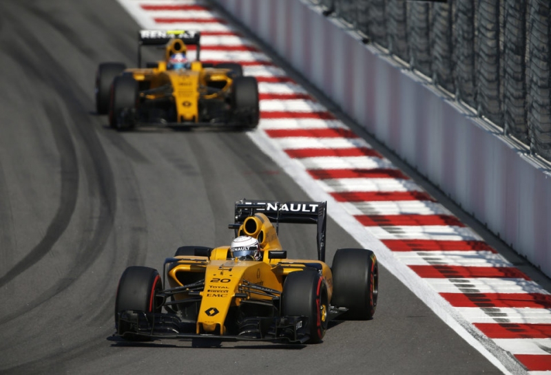 На тесты в Барселоне Renault привезут второй вариант двигателя-2016