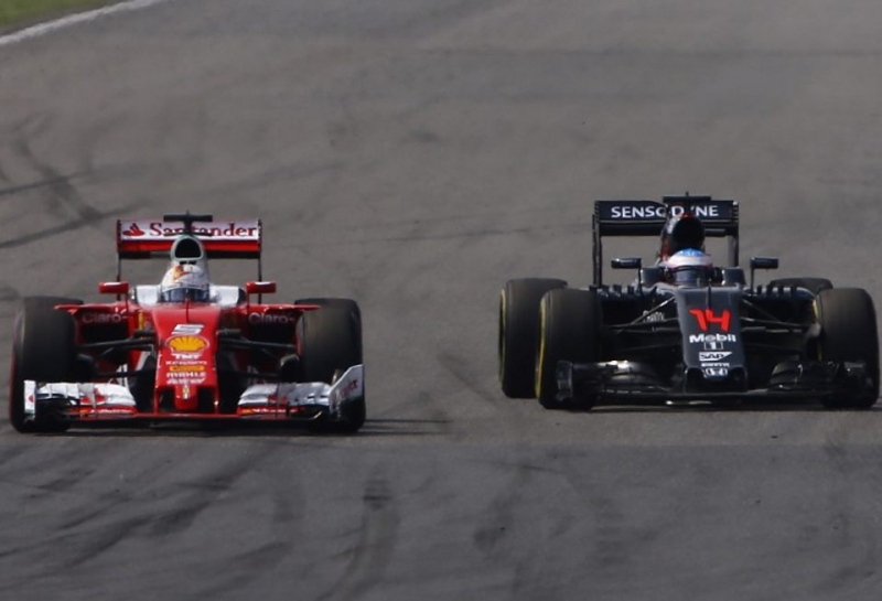 Эрик Булье: McLaren может опередить Ferrari на Гран При Монако