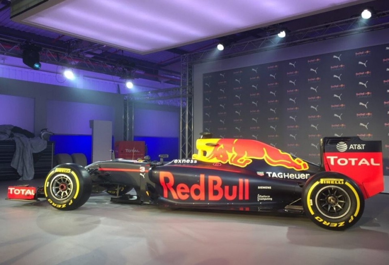 Red Bull Racing презентовала ливрею машины 2016 года