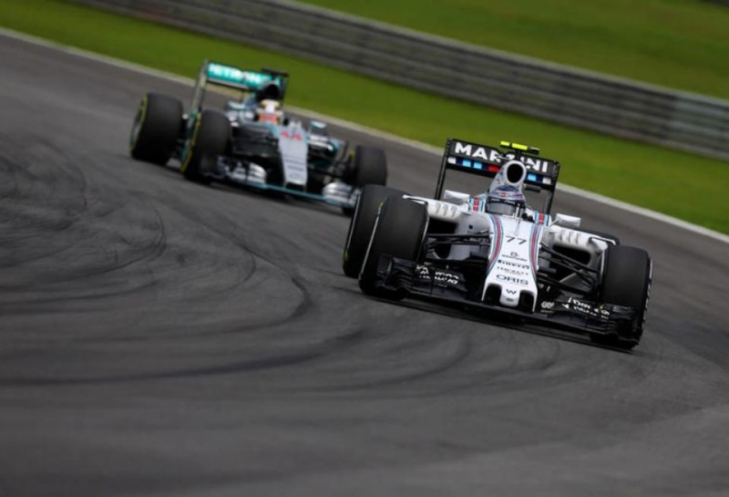 В пятницу Mercedes и Williams проведут обкатку новых машин