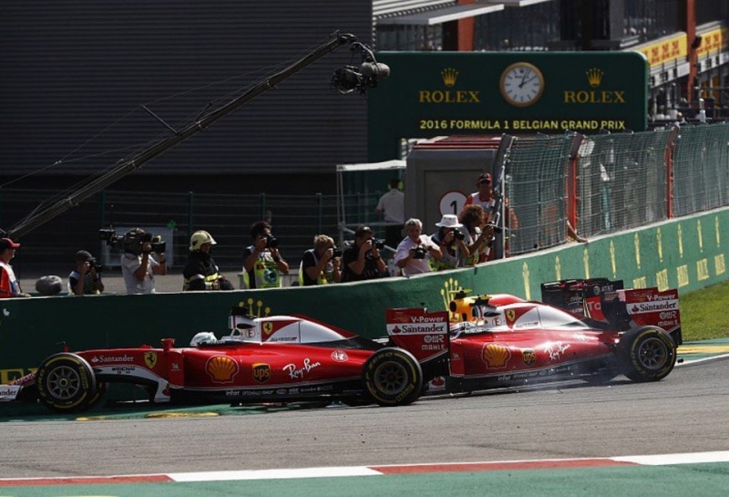 Макс Ферстаппен: Гонщикам Ferrari должно быть стыдно за инцидент в первом повороте