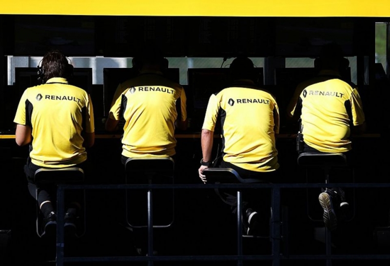 Renault не будет искать замену Фредерику Вассёру