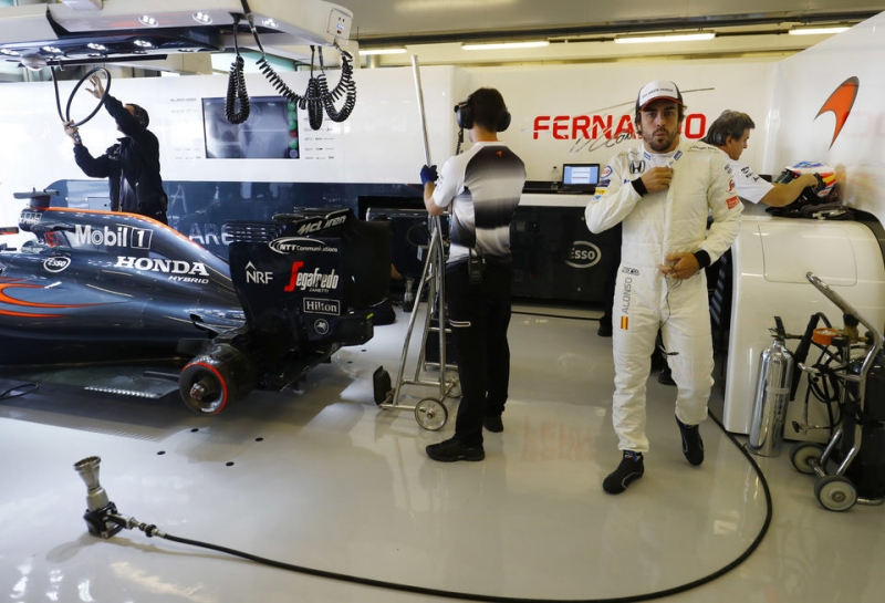 Флавио Бриаторе: Алонсо не покинет McLaren ради Mercedes