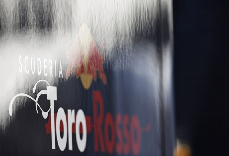 У Toro Rosso сломался двигатель Renault во время съемочного дня
