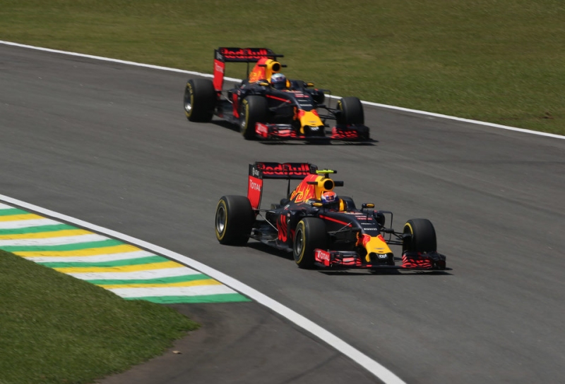 Новым поставщиком топлива для Red Bull Racing станет ExxonMobil