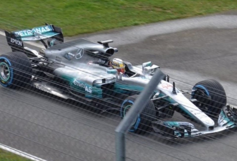 Первые изображения нового автомобиля Mercedes W08