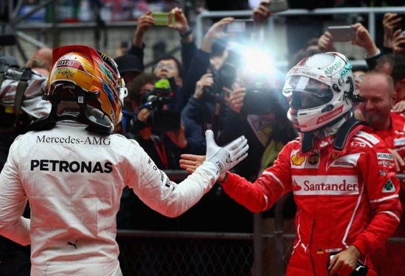 Льюис Хэмилтон: Ferrari будет быстра в условиях жары Бахрейна