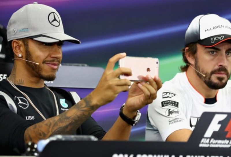 FIA изменила формат пресс-конференции в четверг