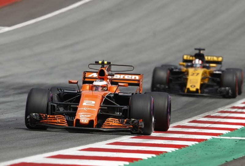 Renault ведет переговоры с McLaren о поставке двигателей на 2018 год