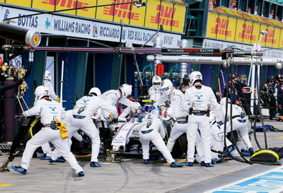 Williams уверенно лидирует по скорости проведения пит-стопов