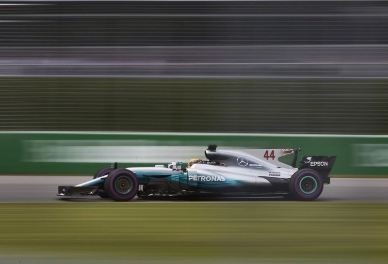 Льюис Хэмилтон: Mercedes немного отстает от Ferrari