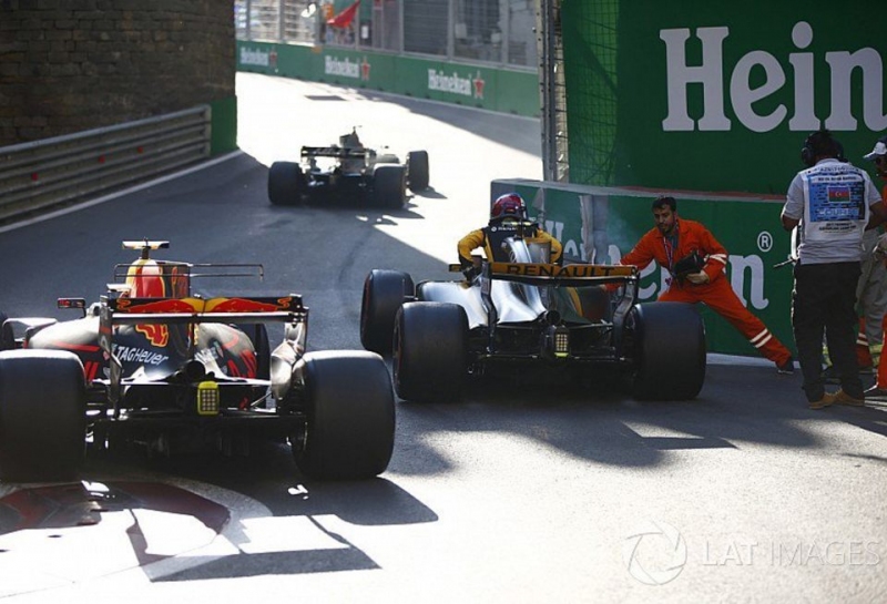 FIA модифицировала поребрик в восьмом повороте