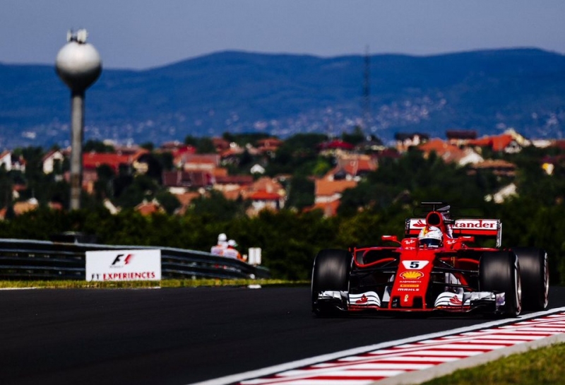 Ferrari выиграла первый стартовый ряд в Венгрии: Феттель – первый, за ним Райкконен