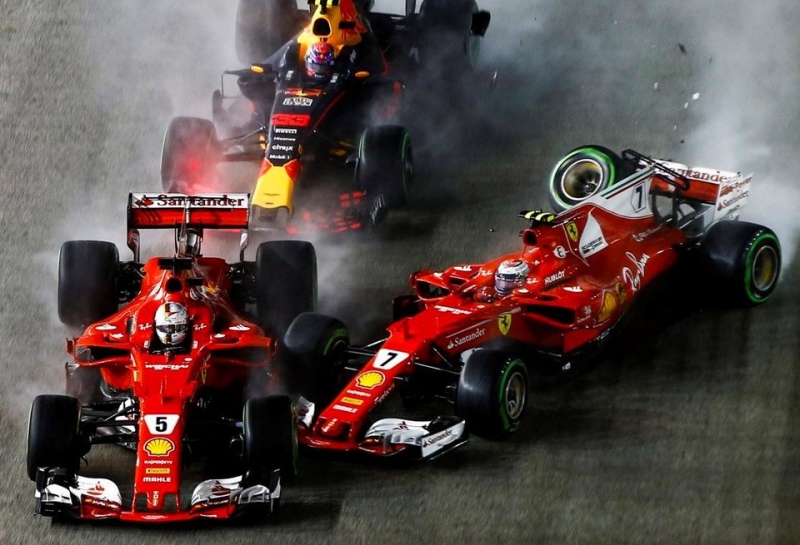 Ferrari впервые в истории сошла двумя машинами на первом круге