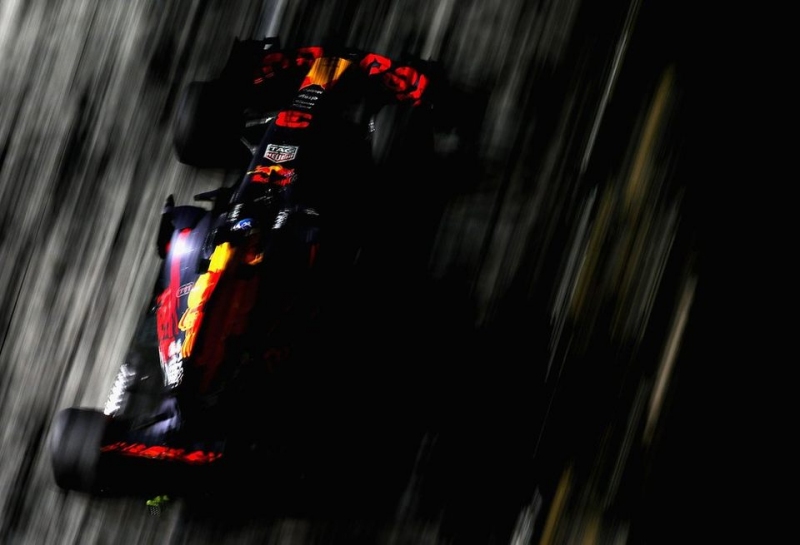 Даниэль Риккардо и Red Bull Racing доминируют в Сингапуре в пятницу