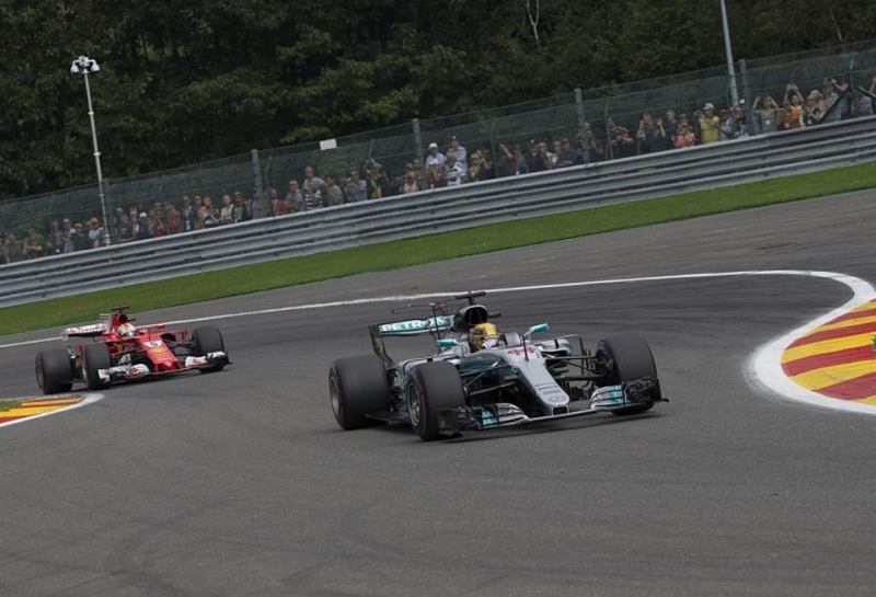 Mercedes проведет оставшуюся часть сезона с большим расходом масла, чем у Ferrari