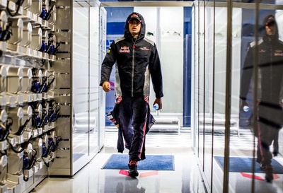 Сирил Абитбуль: Renault готова отказаться от контракта с Toro Rosso в обмен на Сайнса