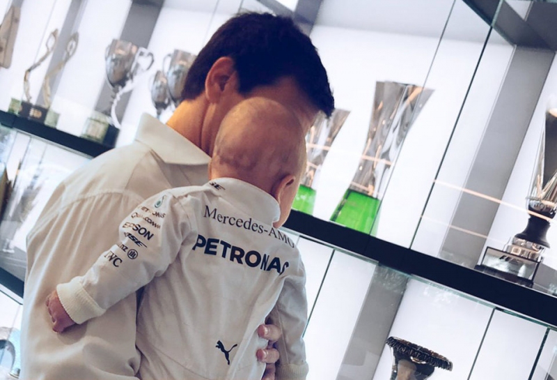 Малыш семейства Вольф впервые побывал на базе Mercedes