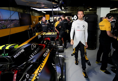 Renault помогла Джолиону Палмеру избежать общения с прессой