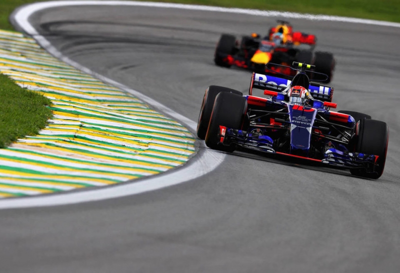 Sky: В Renault хотят досрочно расторгнуть контракт с Toro Rosso