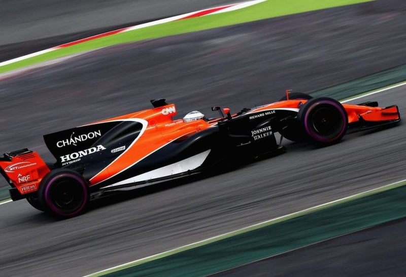 Фернандо Алонсо первым сядет за руль новой машины McLaren