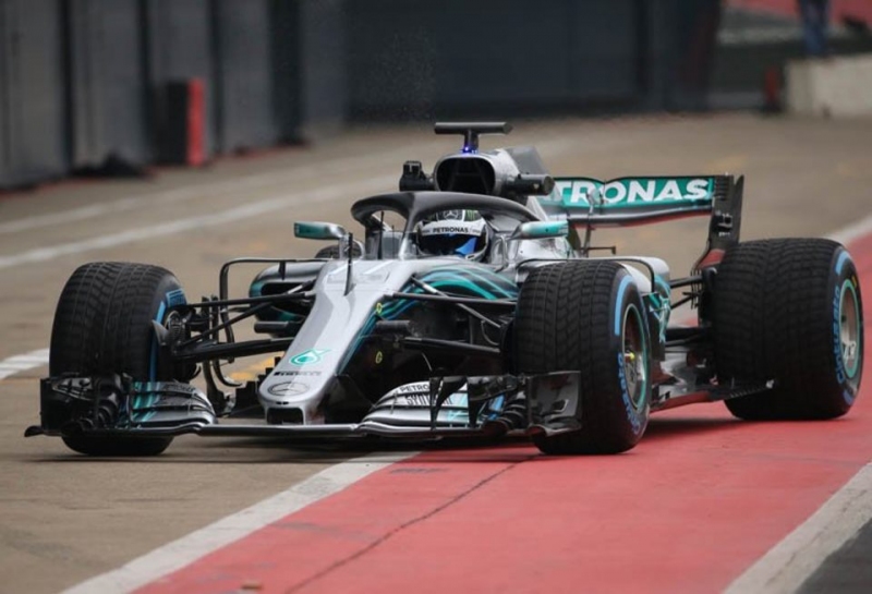 Новый автомобиль Mercedes дебютировал на трассе