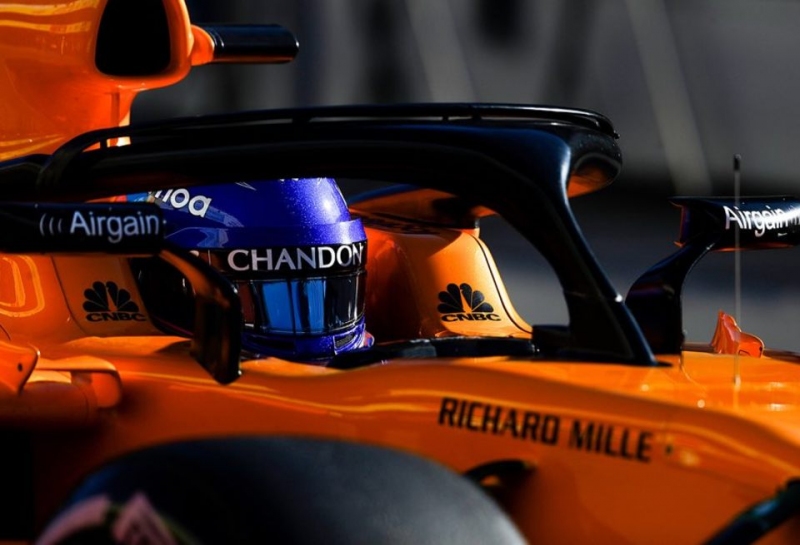 Автомобиль McLaren снова сломался на тестах в Барселоне