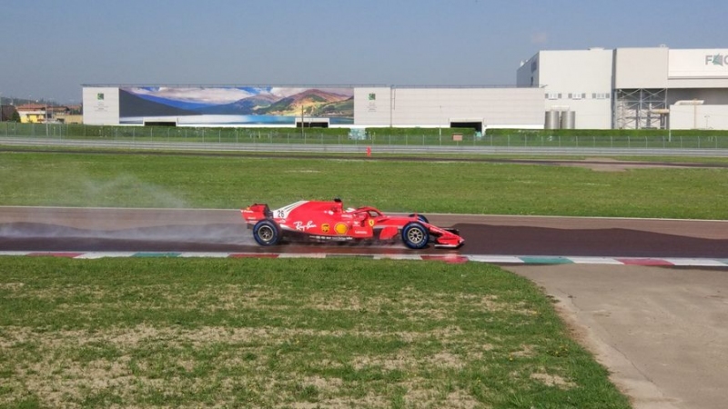ДАНИИЛ КВЯТ ДЕБЮТИРОВАЛ ЗА РУЛЕМ БОЕВОЙ МАШИНЫ FERRARI