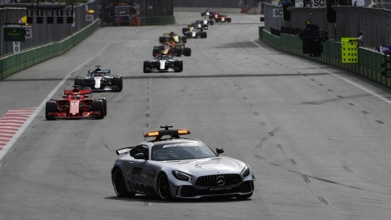 ФЕТТЕЛЬ: ПОРА БЫ ЗАМЕНИТЬ МАШИНУ БЕЗОПАСНОСТИ MERCEDES НА СЕЙФТИ-КАР FERRARI