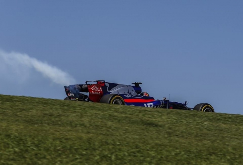 Renault: Череда отказов моторов на машинах Toro Rosso не случайна