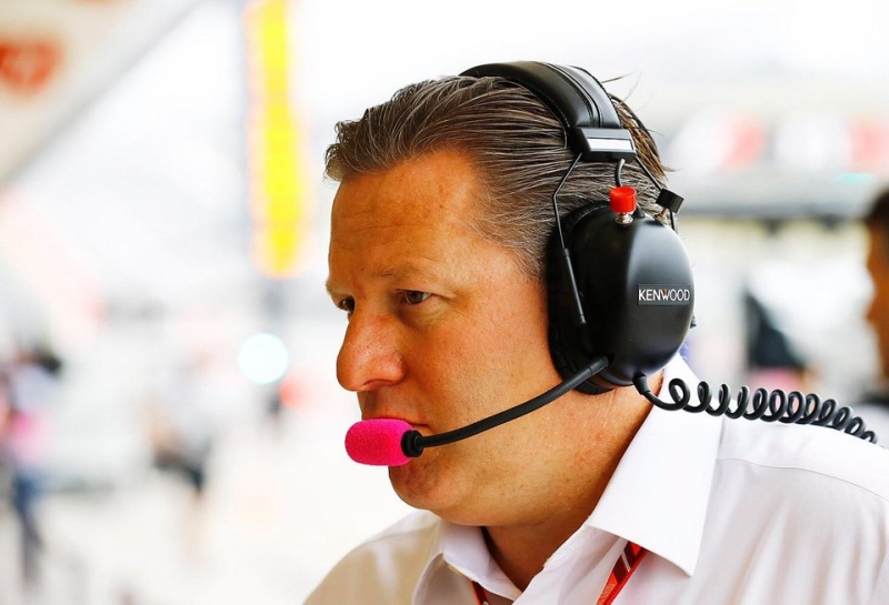 Зак Браун: Если бы не сделка с Renault, Фернандо Алонсо покинул бы McLaren
