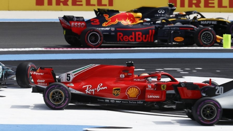 ФЕТТЕЛЬ ДОПУСТИЛ ОШИБКУ ЛЮБИТЕЛЯ. ИТАЛЬЯНСКИЕ СМИ КРИТИКУЮТ ЛИДЕРА FERRARI
