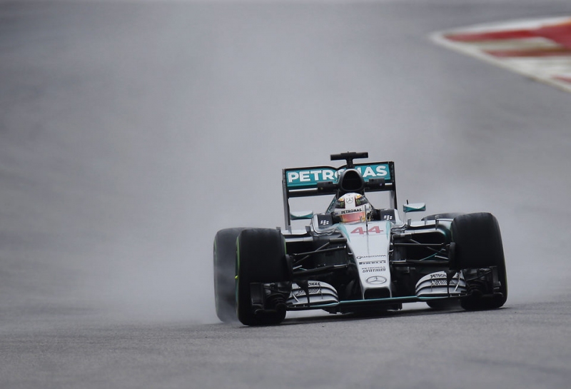 В Pirelli рассказали, почему в тестах дождевых шин не участвовала Mercedes