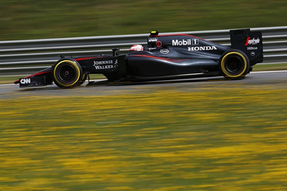 В McLaren решили заменить больше элементов силовой установки
