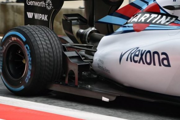 Новые открылки на Williams FW37 не соответствуют Техническому регламенту