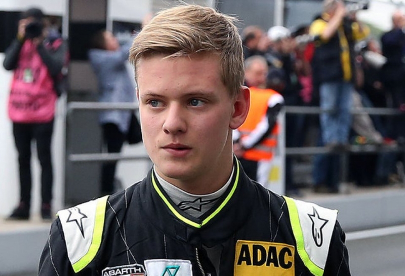 Мик Шумахер побывал на базе Ferrari в Маранелло
