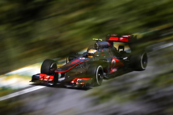 Льюис Хэмилтон: Мне больно наблюдать за проблемами McLaren
