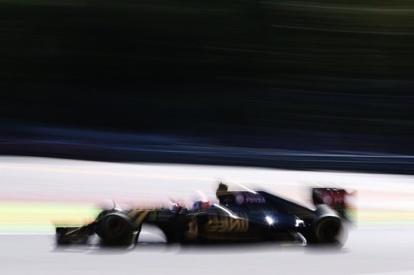 Lotus занимает последнее место по проведенным кругам в сезоне-2015