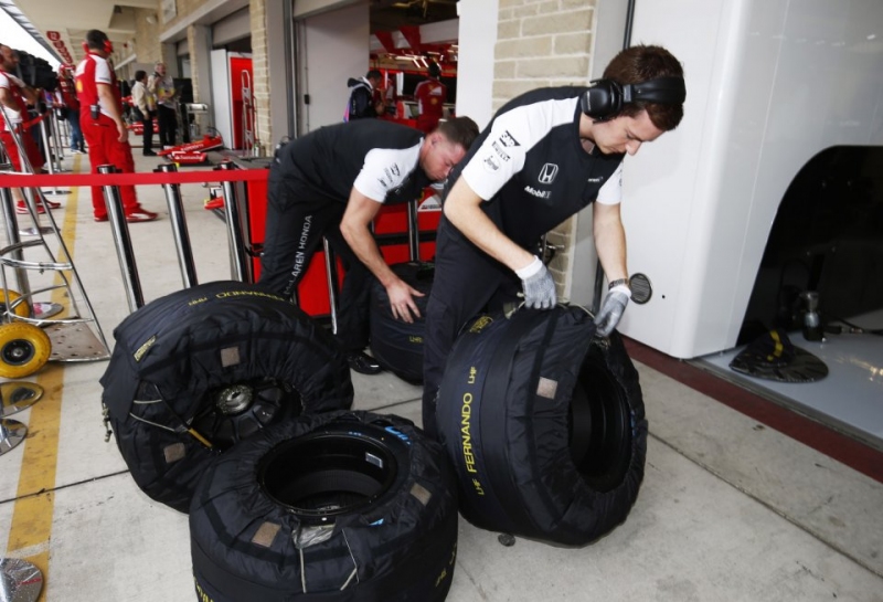 Pirelli просит выбрать цвет шин Ultrasoft