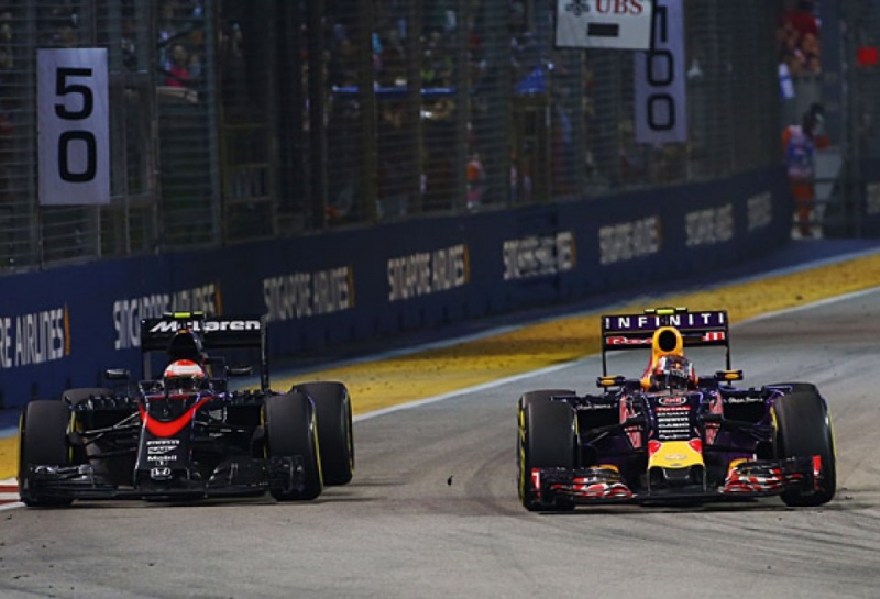 Берни Экклстоун: Деннис против сделки Honda с Red Bull Racing