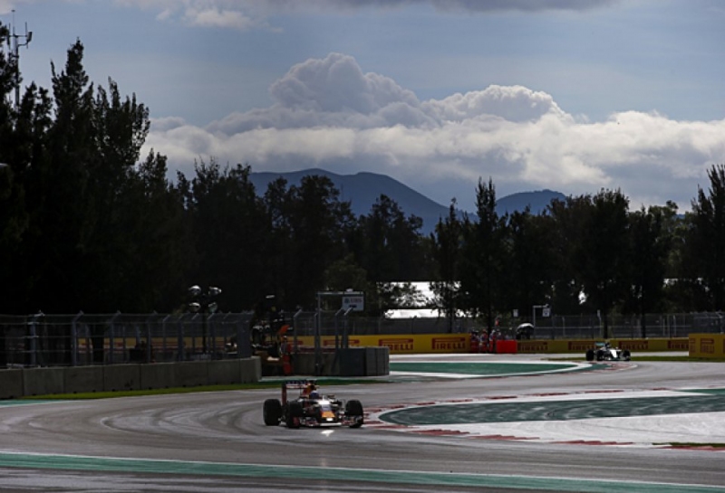 В Мексике Red Bull Racing радует глаз