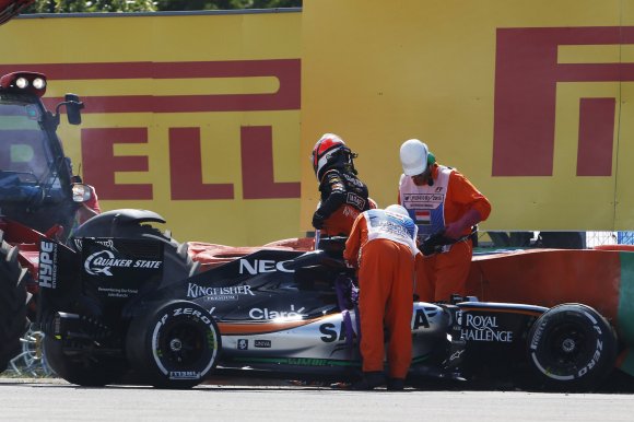 Force India назвала причину поломки антикрыла на машине Хюлькенберга