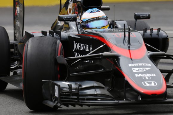 Укороченный носовой обтекатель McLaren не прошел краш-тесты